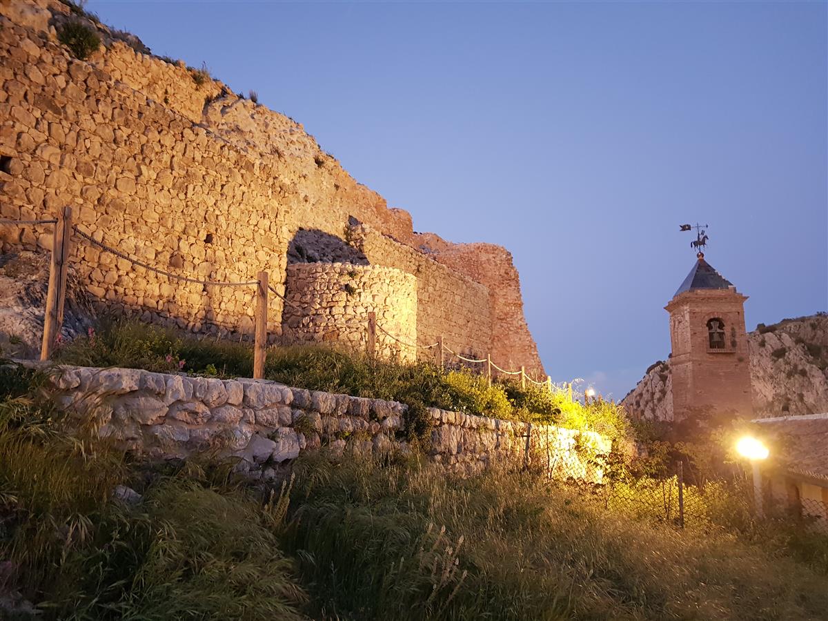 Castillo de Archidona al atardecer con la Ermita de la Virgen de Gracia, Málaga