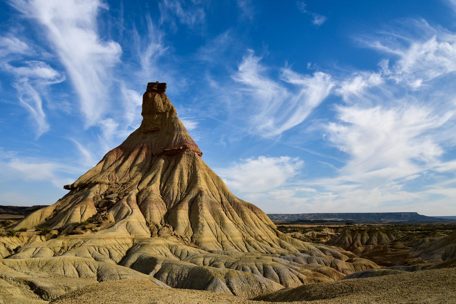 Castildetierra, la formación de erosión más icónica de la Bardena Blanca, al amanecer