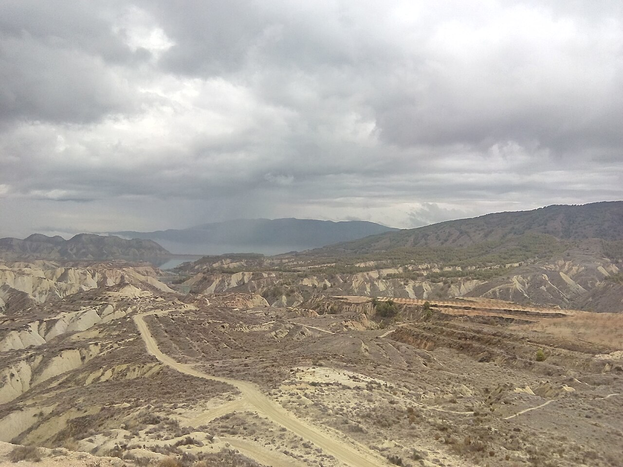 Cárcavas y formaciones de badlands en los Barrancos de Gebas, Murcia