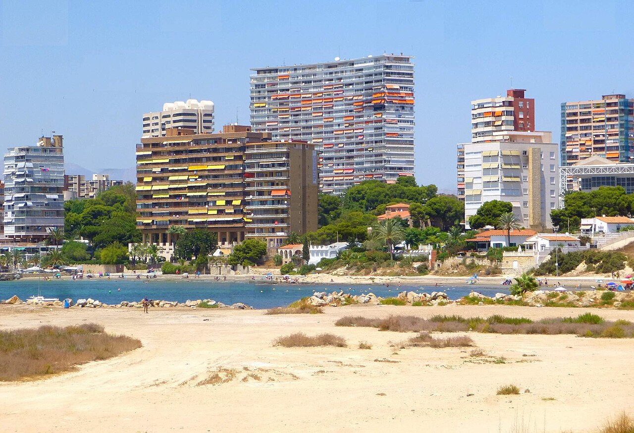 Costa rocosa del Cabo de las Huertas