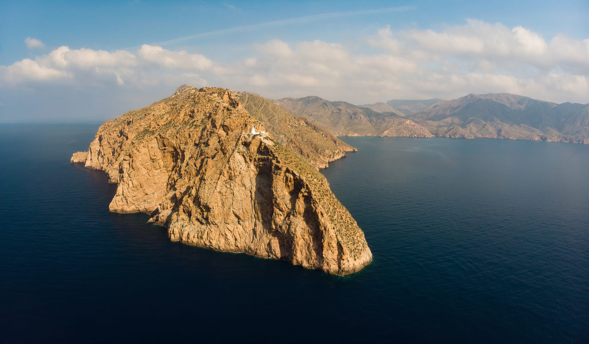 Vista aérea del faro de Cabo Tiñoso y los acantilados, Cartagena