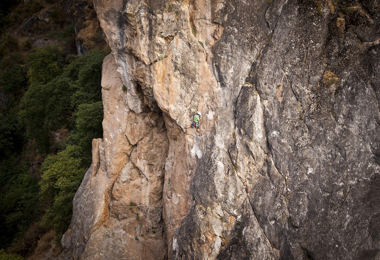 Escalada en las rocas de los Cahorros de Monachil, Granada