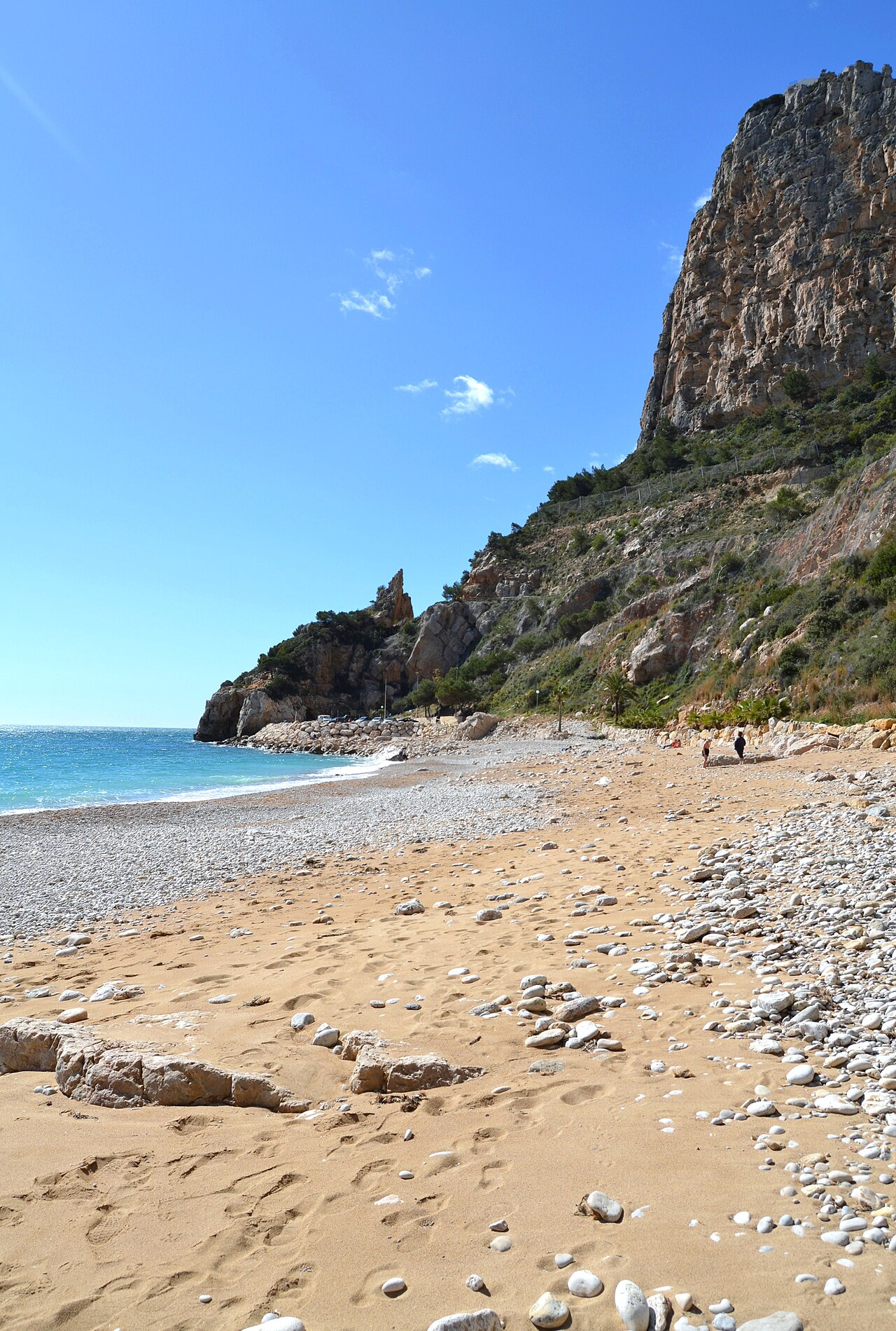 Vista de Cala del Moraig con el agua verde esmeralda