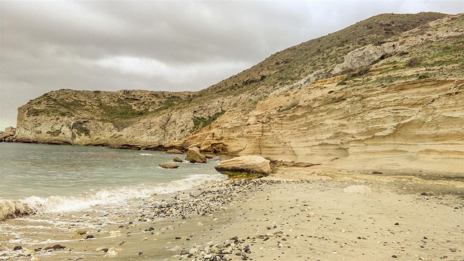 Duna fósil de calcarenita en Cala del Plomo, formación geológica característica del Cabo de Gata