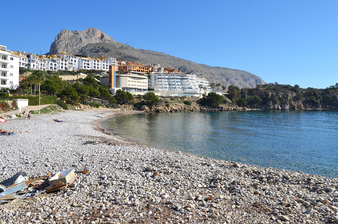 Vista de la cala del Mascarat desde la orilla, Altea