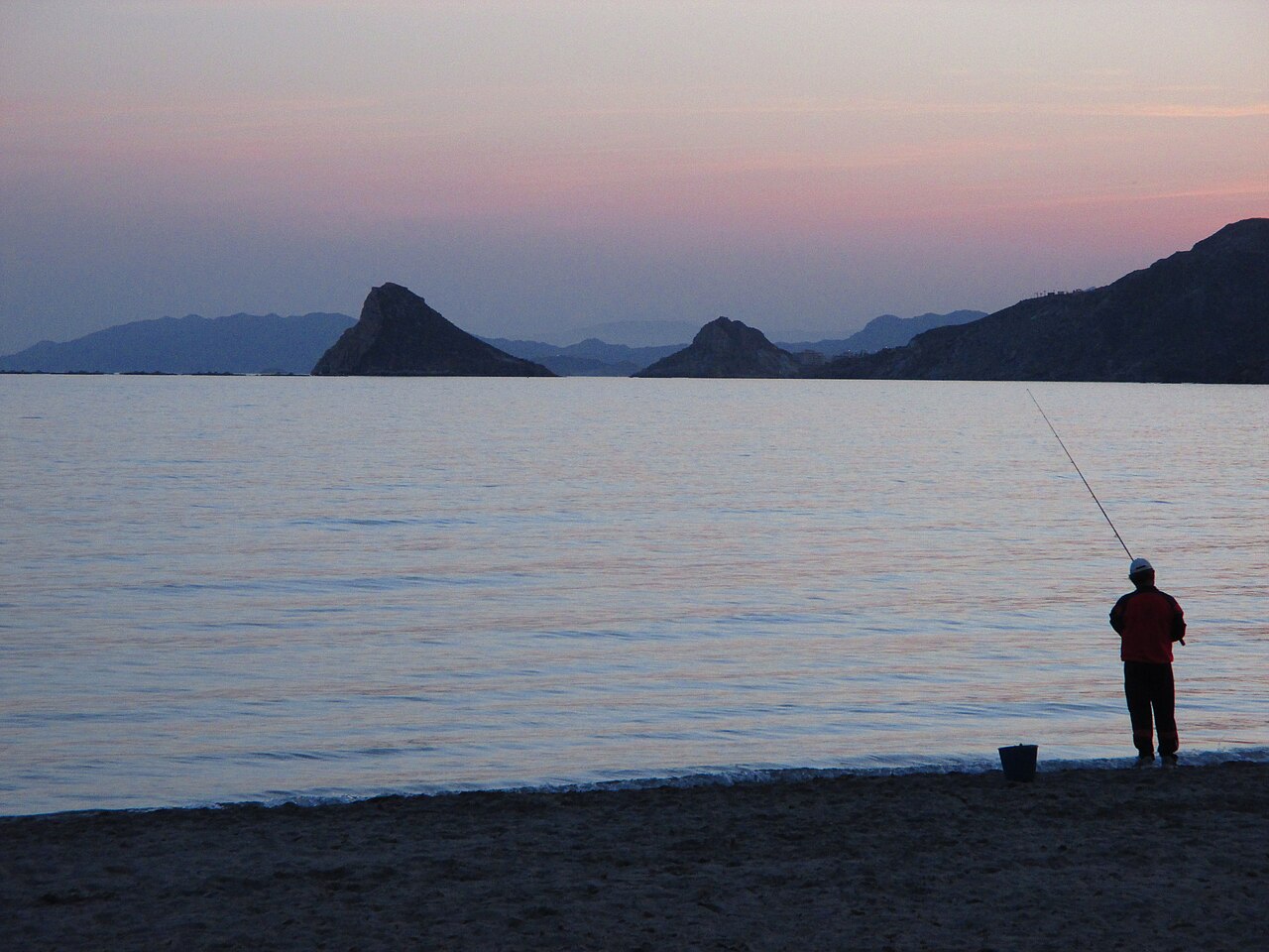 Vista de la Isla del Fraile desde la playa de Calabardina, Águilas, Murcia