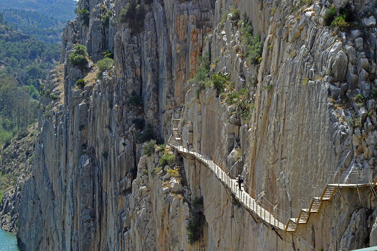 Pasarela del Caminito del Rey sobre el Desfiladero de los Gaitanes