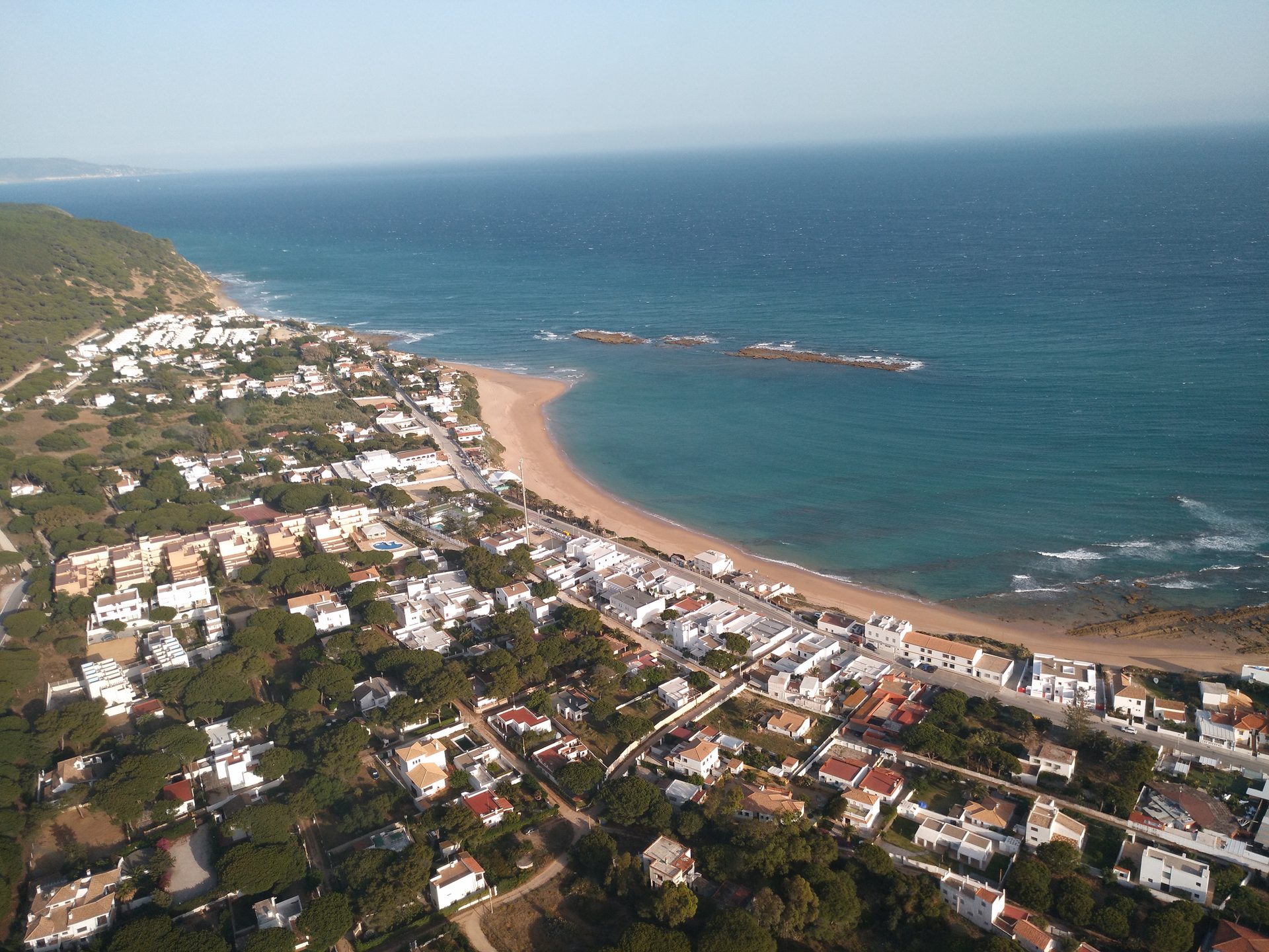 Vista aérea de Los Caños de Meca y el Parque Natural de la Breña, Cádiz