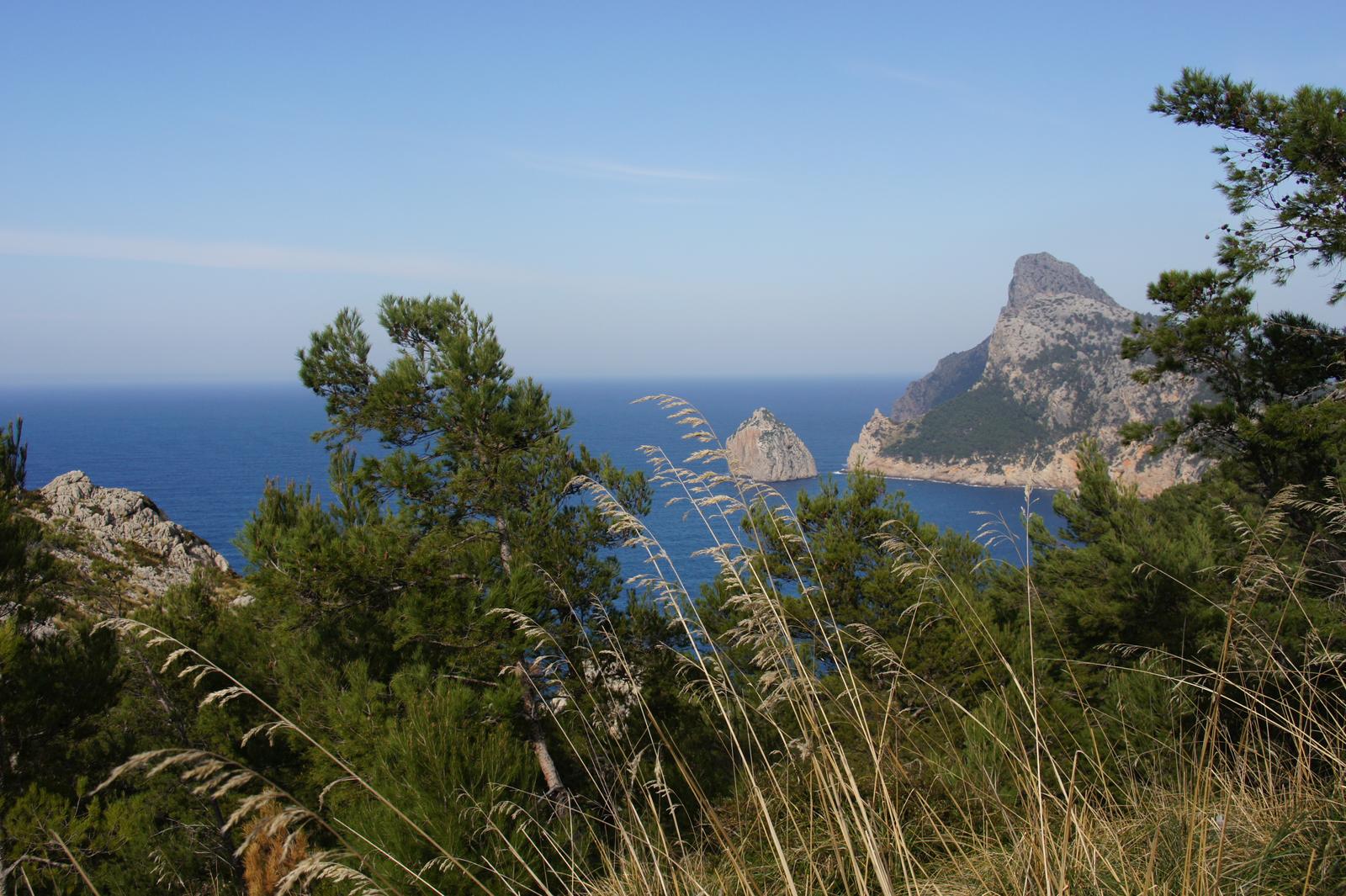 Vista del islote de Es Colomer y la península de Formentor