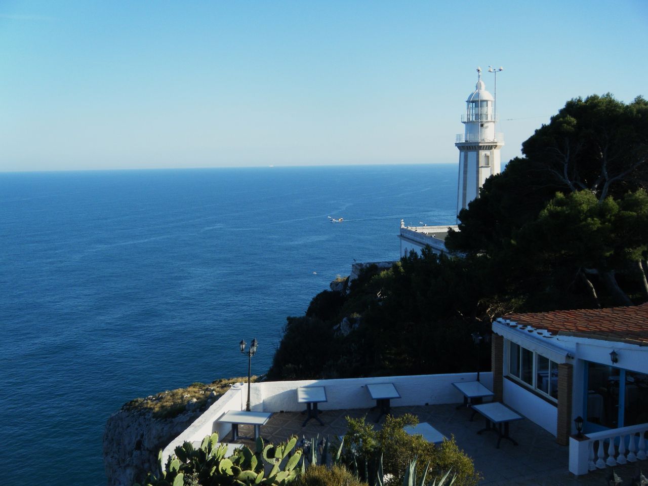 Restaurante y faro del Cap de la Nau en Xàbia, Alicante