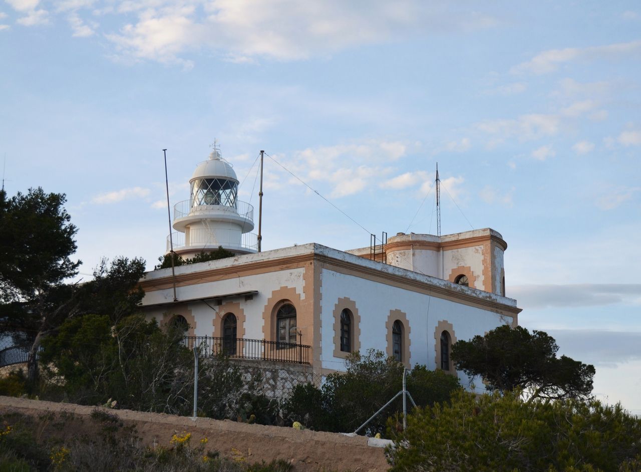 Faro del Cap de Sant Antoni en Xàbia con el Mediterráneo al fondo
