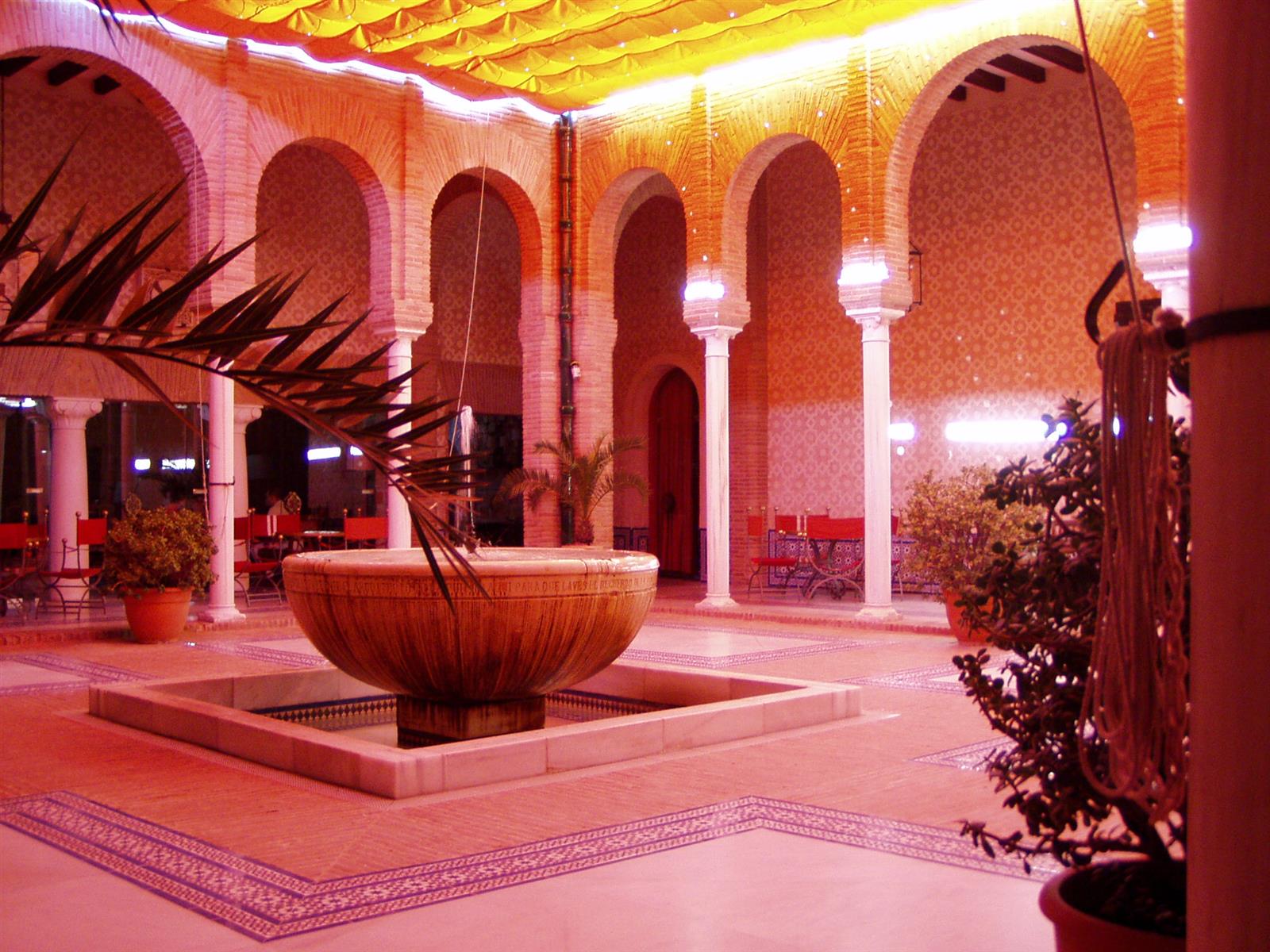 El Parador Nacional de Carmona, instalado en el Alcázar del Rey Don Pedro con vistas a la campiña