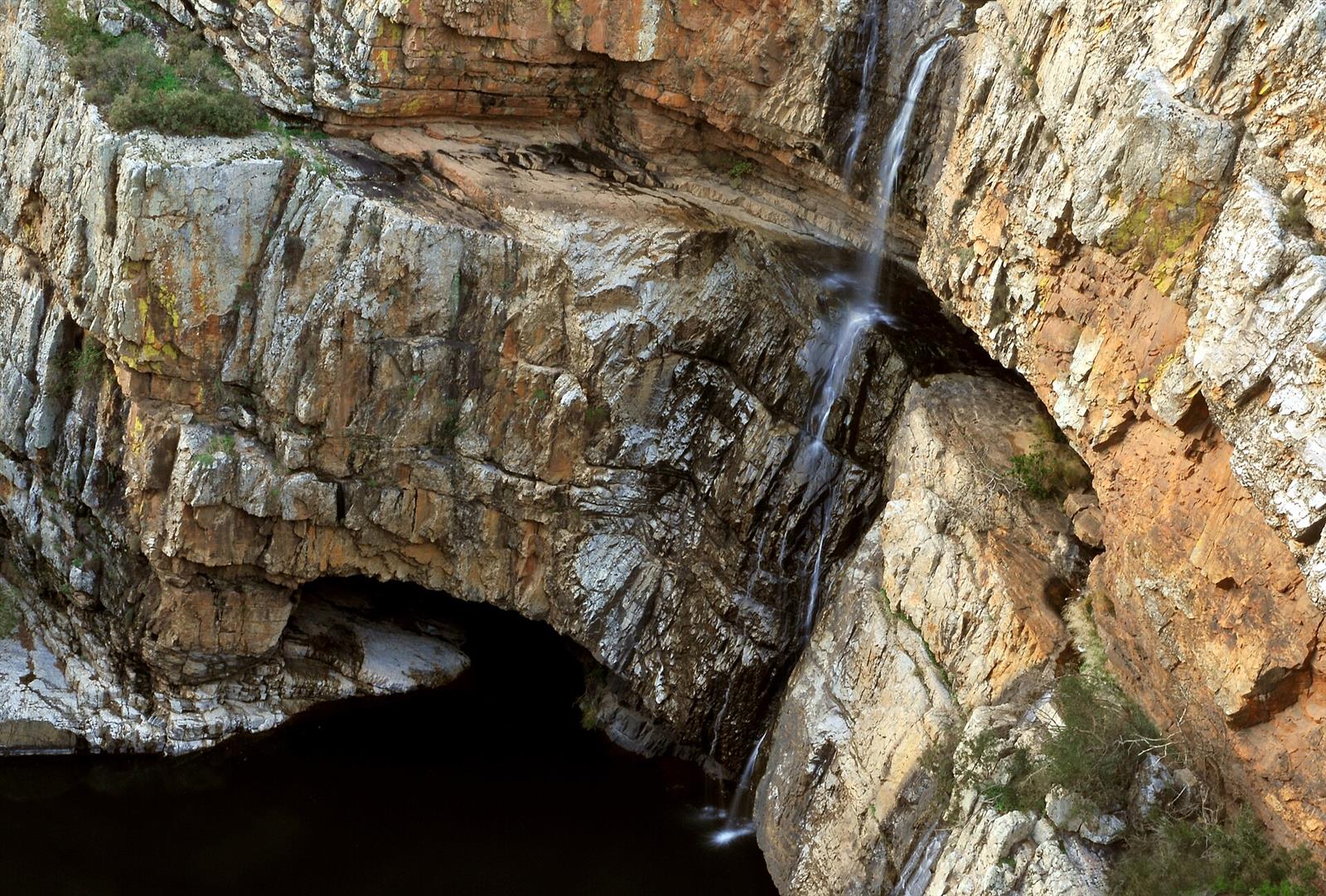 Paisaje de Sierra Morena en Aldeaquemada (Jaén), entorno de la Cascada de la Cimbarra
