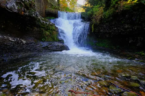 Cascadas de Puente Ra entre las localidades de Viguera y Islallana, en el río Iregua, La Rioja