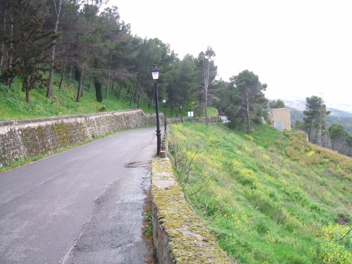 Murallas y elementos arquitectónicos del Castillo de Santa Catalina de Jaén