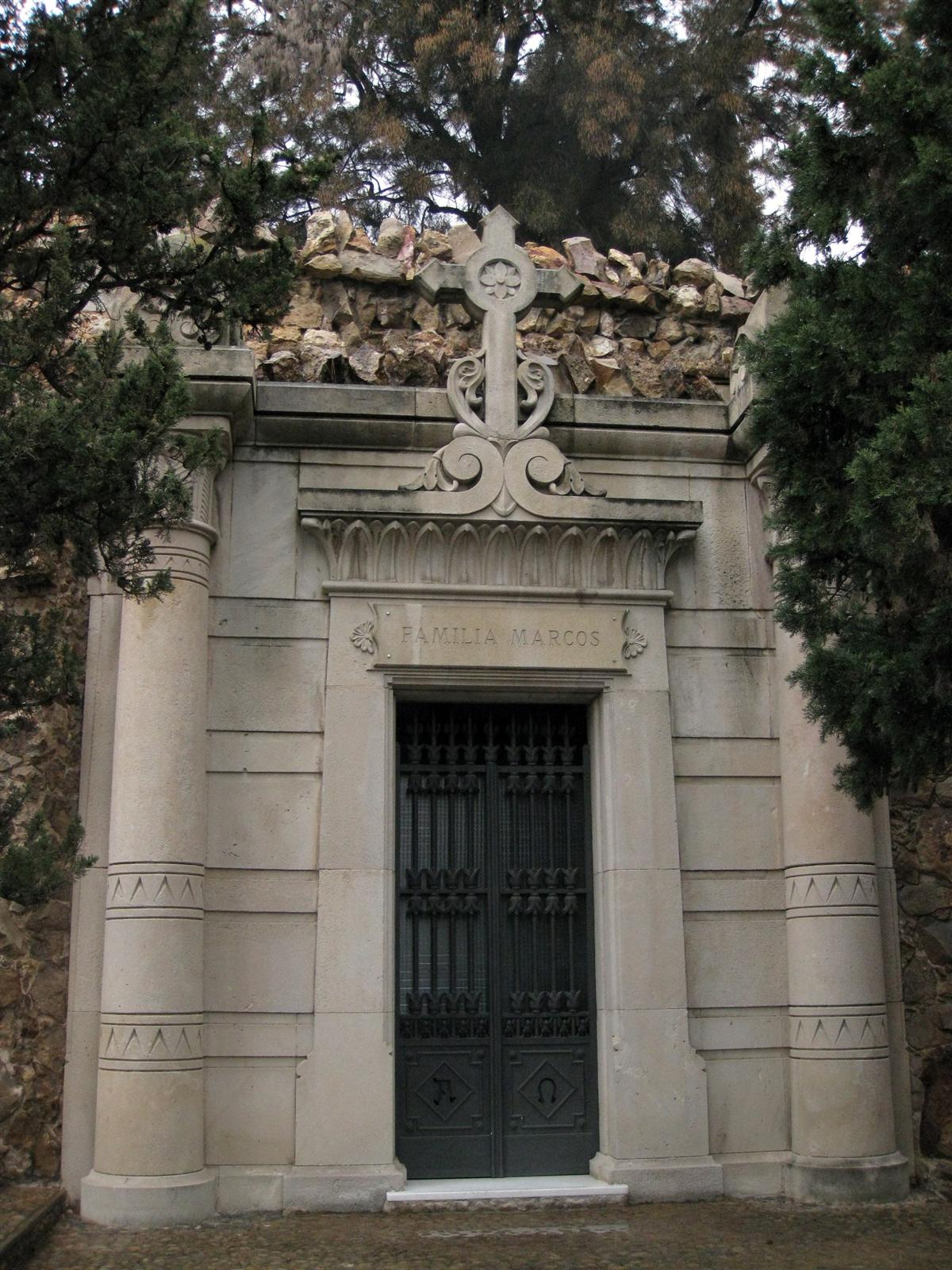 Panteón neoegipcio de la família Marcos en el Cementiri de Montjuïc