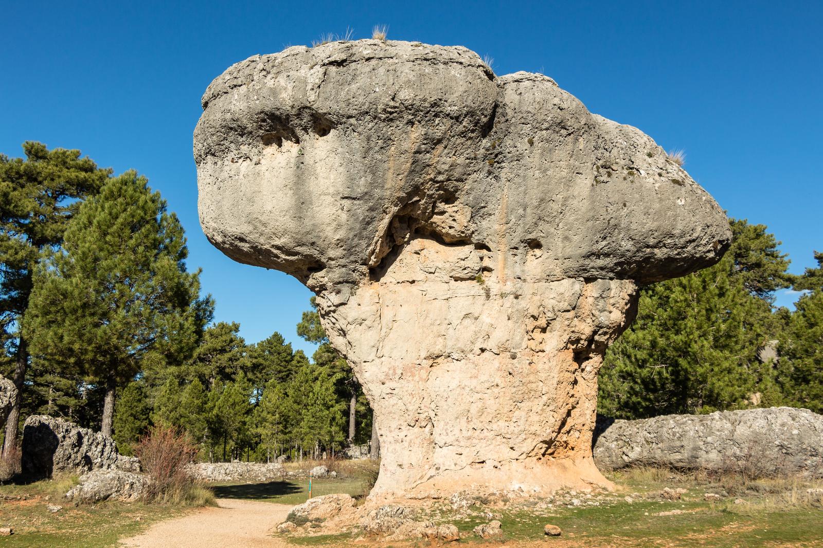 El Martillo, una de las formaciones de roca caliza más reconocibles de la Ciudad Encantada