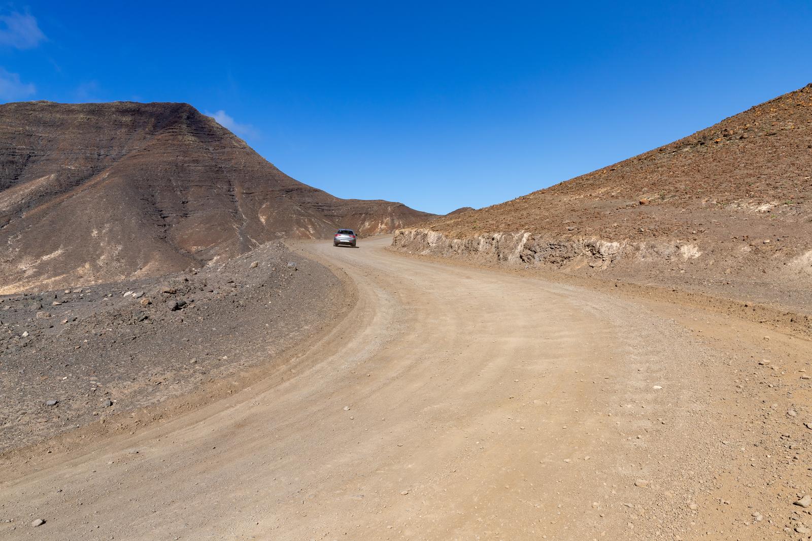 Pista de tierra de acceso a Cofete