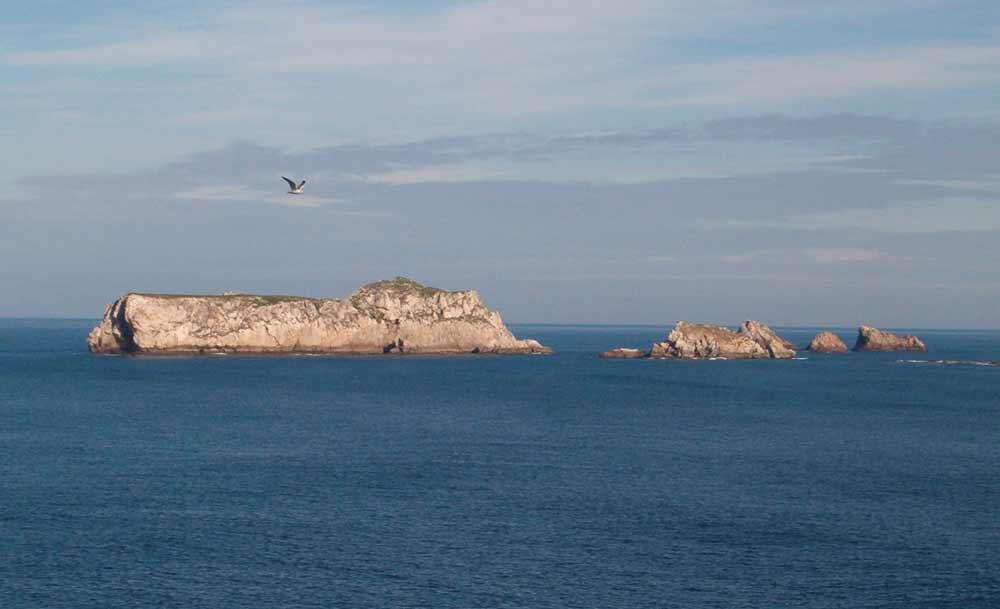 Isla de los Conejos, islotes frente a la costa de Costa Quebrada