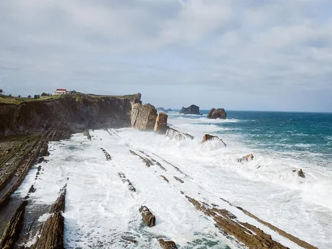 Costa Quebrada, formaciones rocosas en el litoral de Cantabria