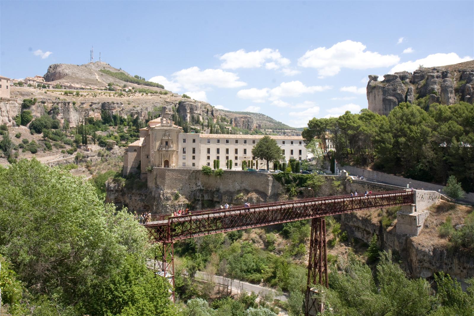 Puente de San Pablo sobre la Hoz del Huécar con el Convento de San Pablo al fondo, Ciudad Histórica de Cuenca