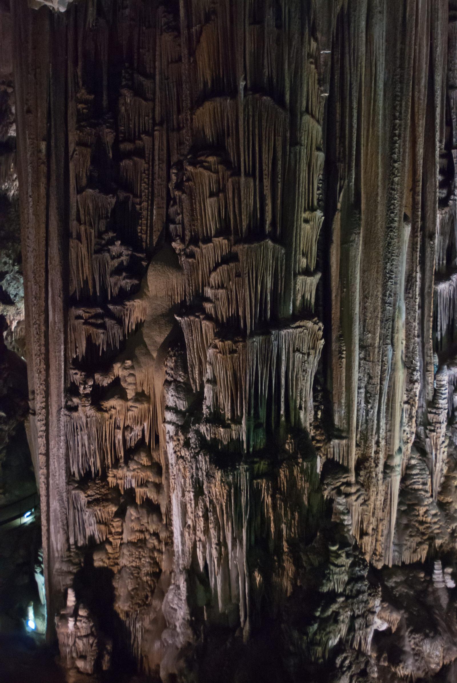 Columna estalagmítica en la Cueva de Nerja, Nerja, Málaga