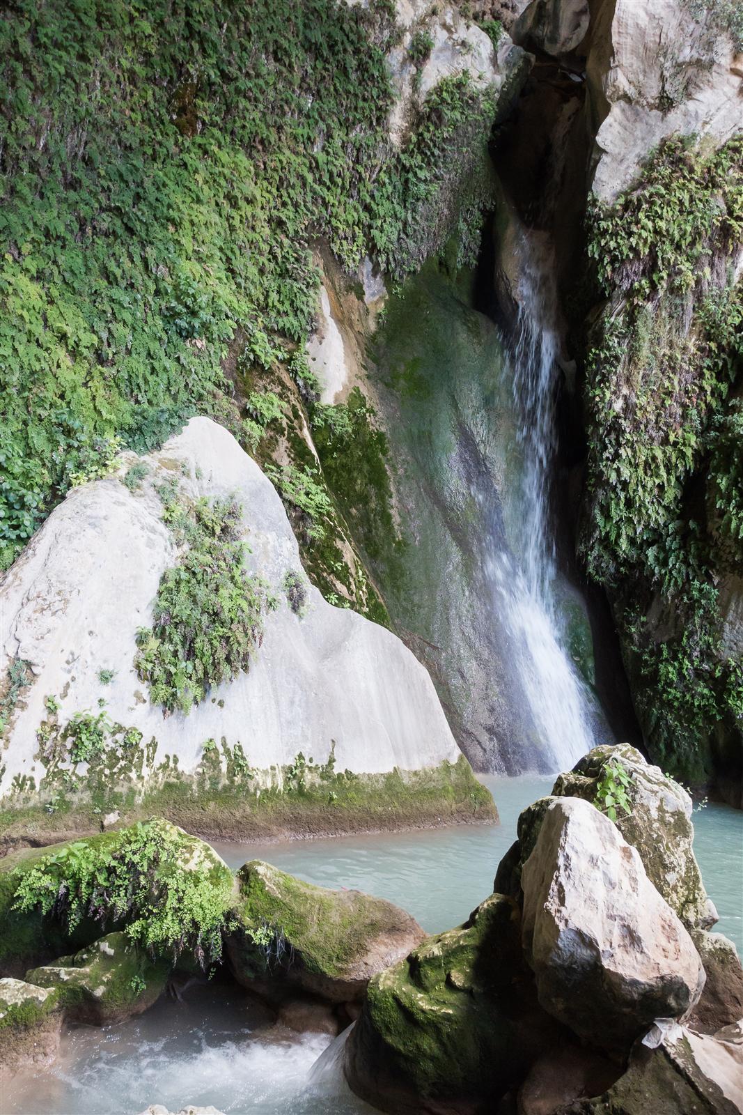 Detalle de la cascada dentro de la Cueva del Agua de Tíscar