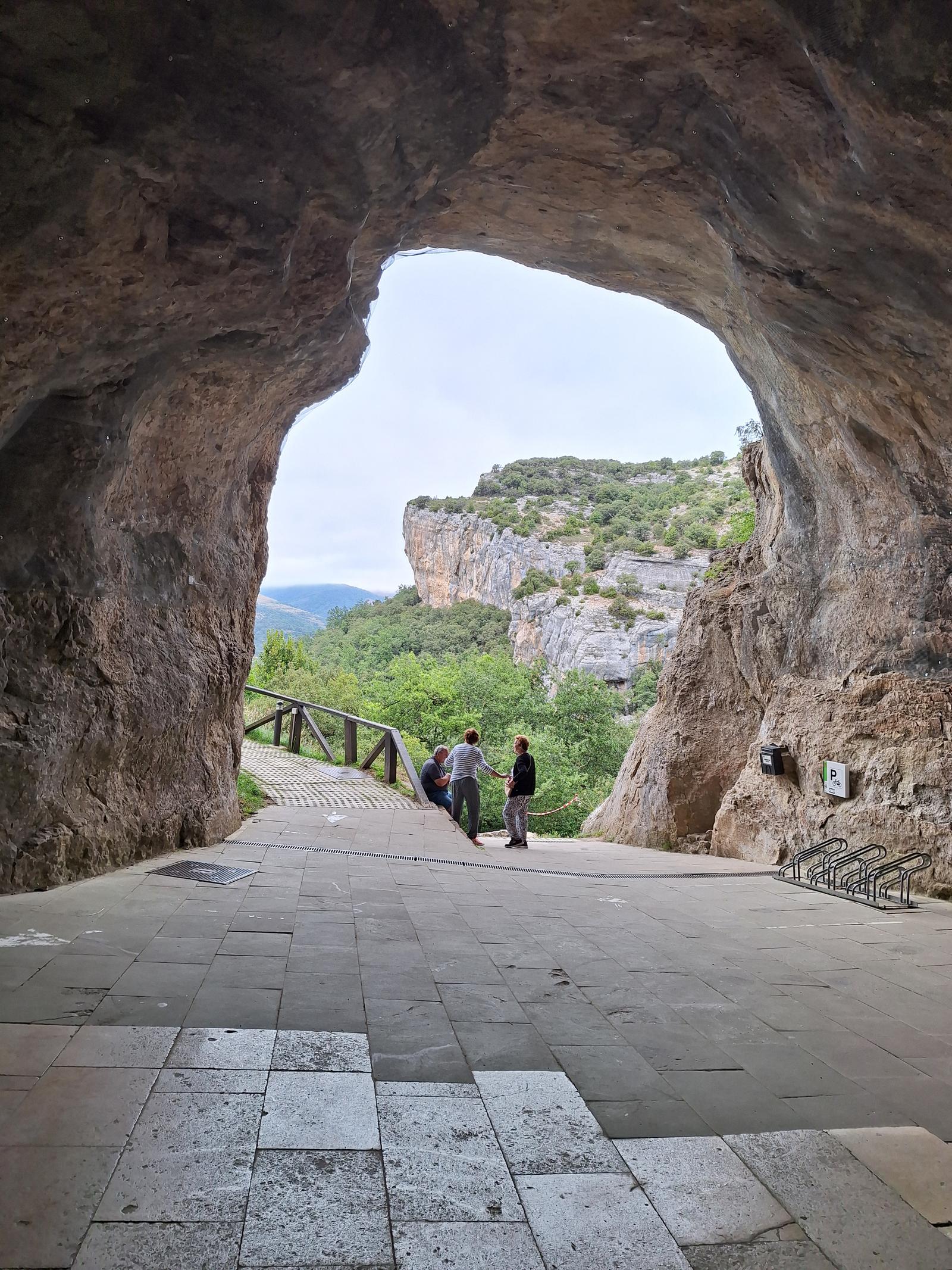 Vista desde la entrada del complejo kárstico hacia el valle