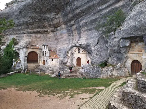 Cueva-Ermita de San Bernabé en el sistema kárstico de Ojo Guareña, Burgos, Castilla y León
