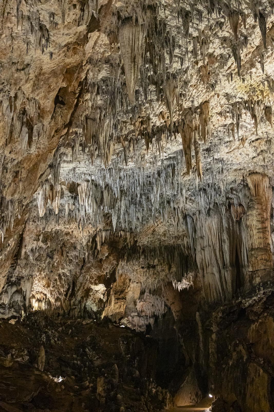 Interior de la Cueva de Valporquero