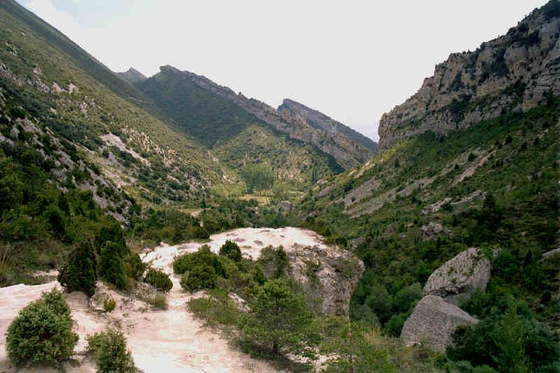 Vista del valle del río Purón desde lo alto del desfiladero