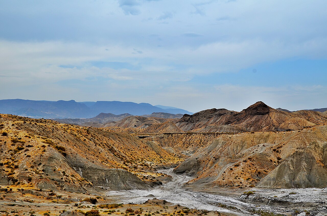 Paisaje árido del Desierto de Tabernas con badlands, Almería
