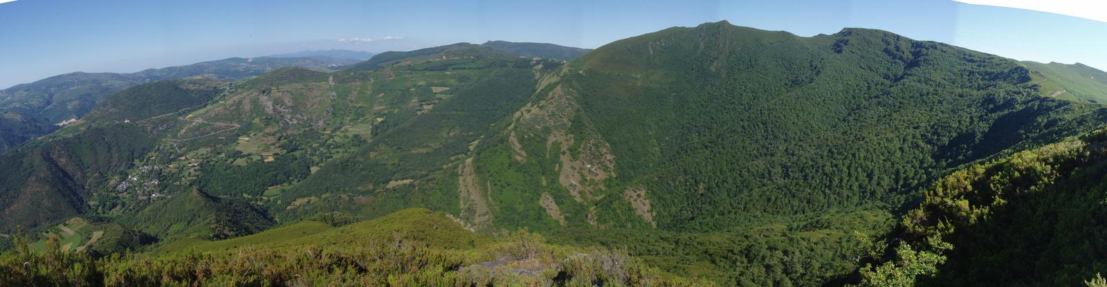Panorámica del valle de O Courel desde la sierra