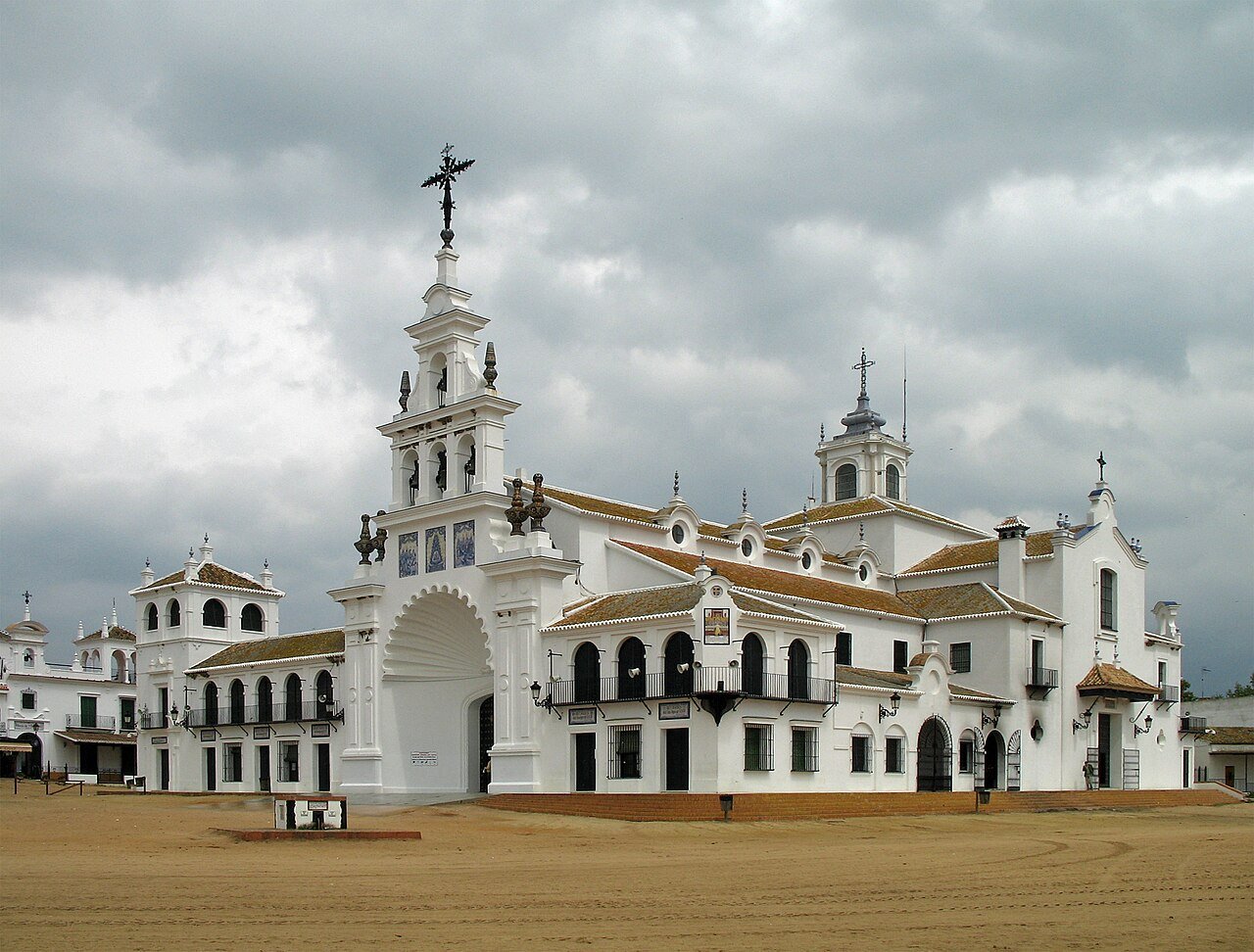 Ermita del Rocío vista desde las marismas de Doñana