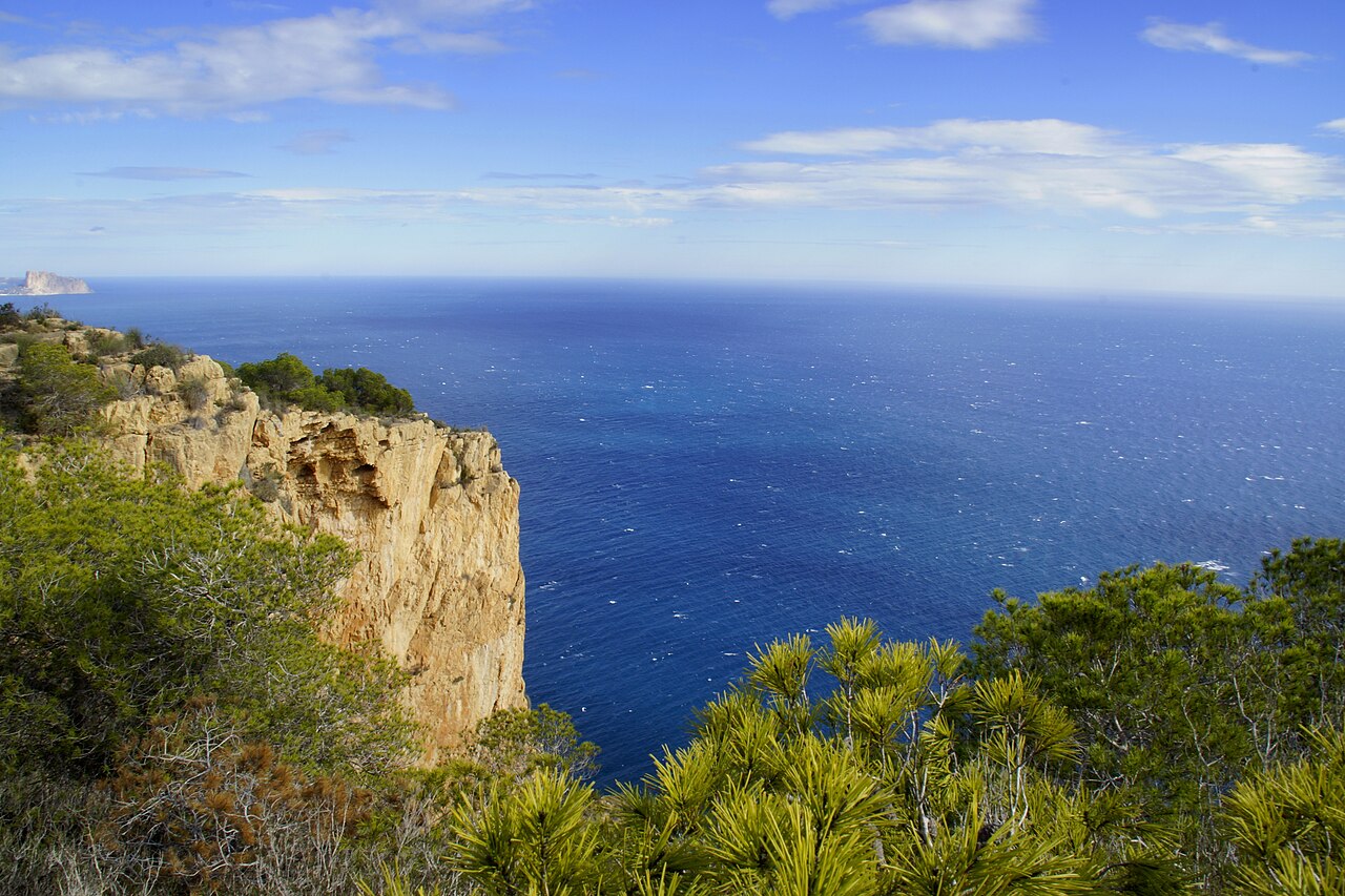 Camino de acceso al Faro del Albir