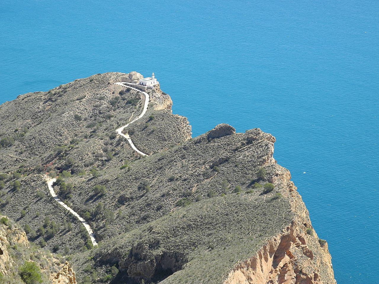 Vista del Faro del Albir con el Mediterráneo al fondo