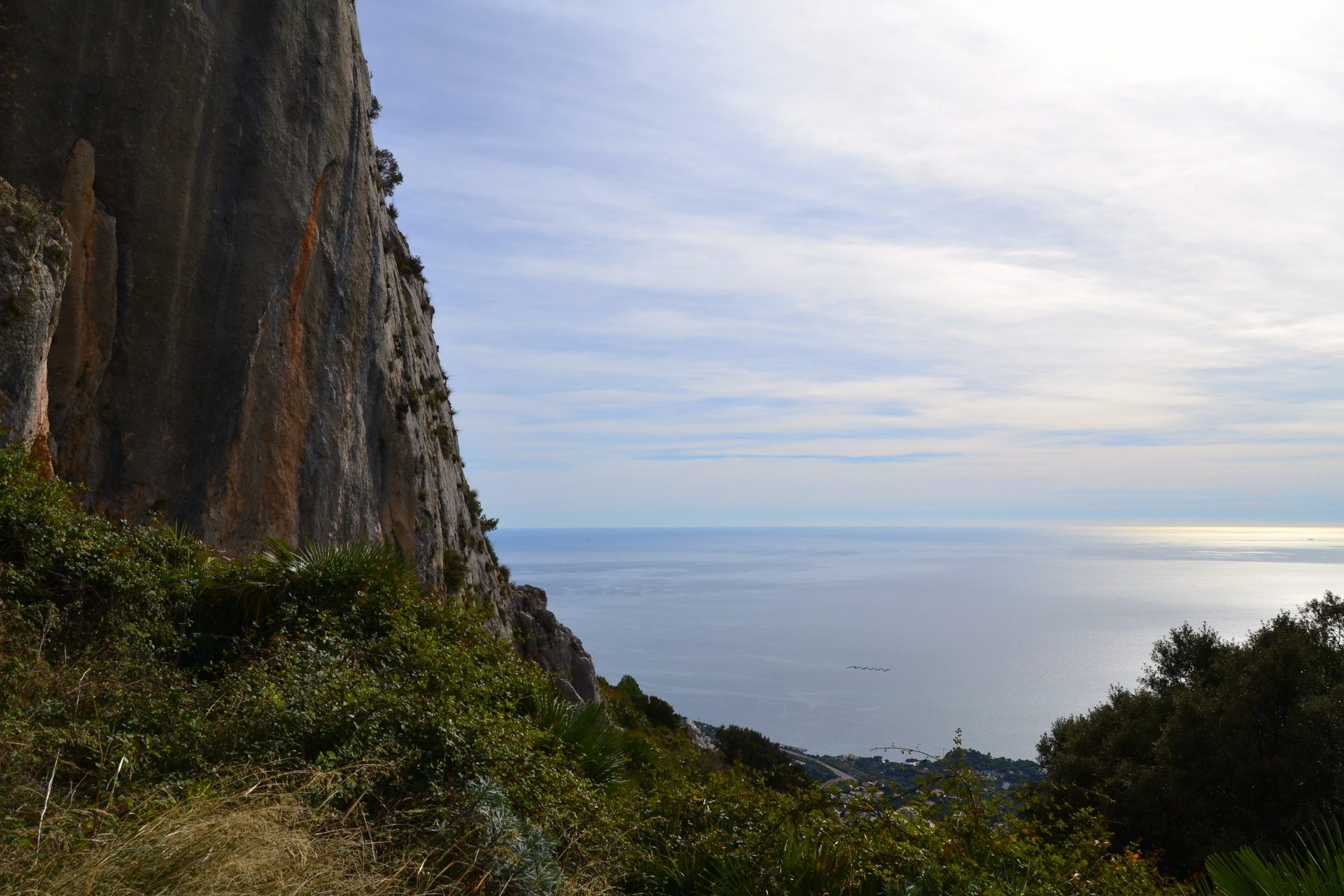 Sendero de subida al Forat de Bernia, Serra de Bernia, Alicante