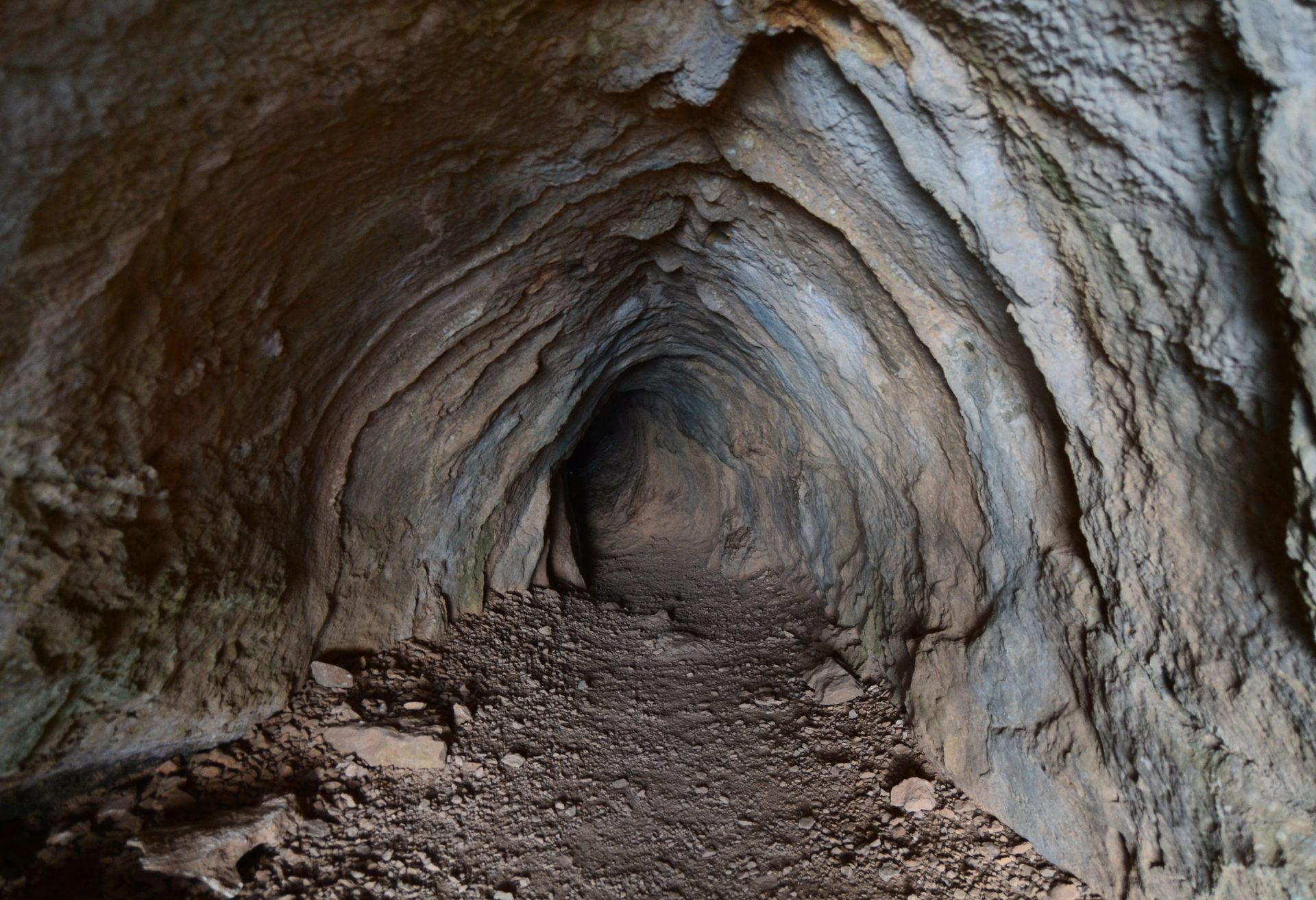 El Forat de Bernia, arco natural en la Serra de Bernia, Alicante
