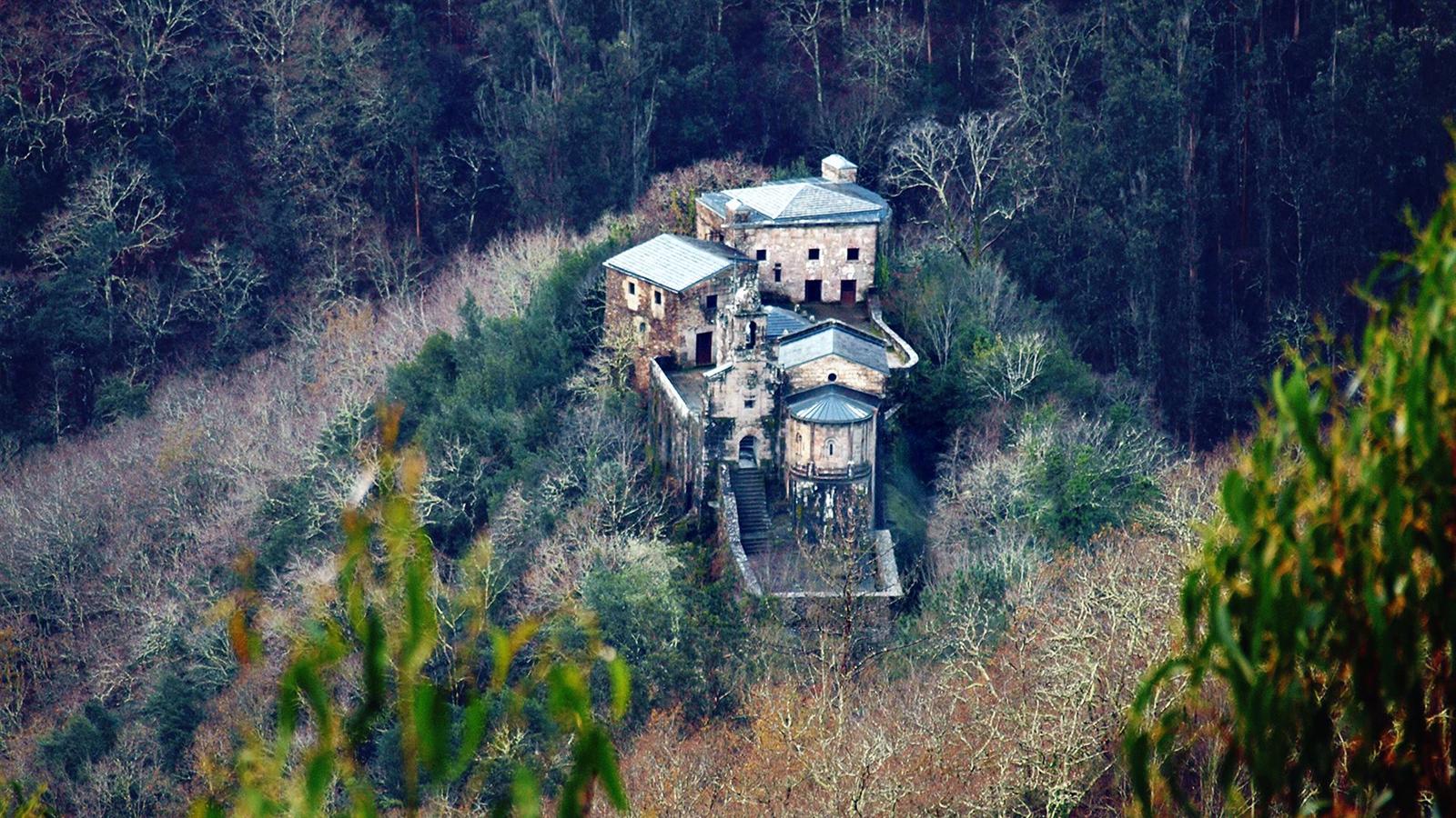 Monasterio de Caaveiro, destino final de la senda dos Encomendeiros