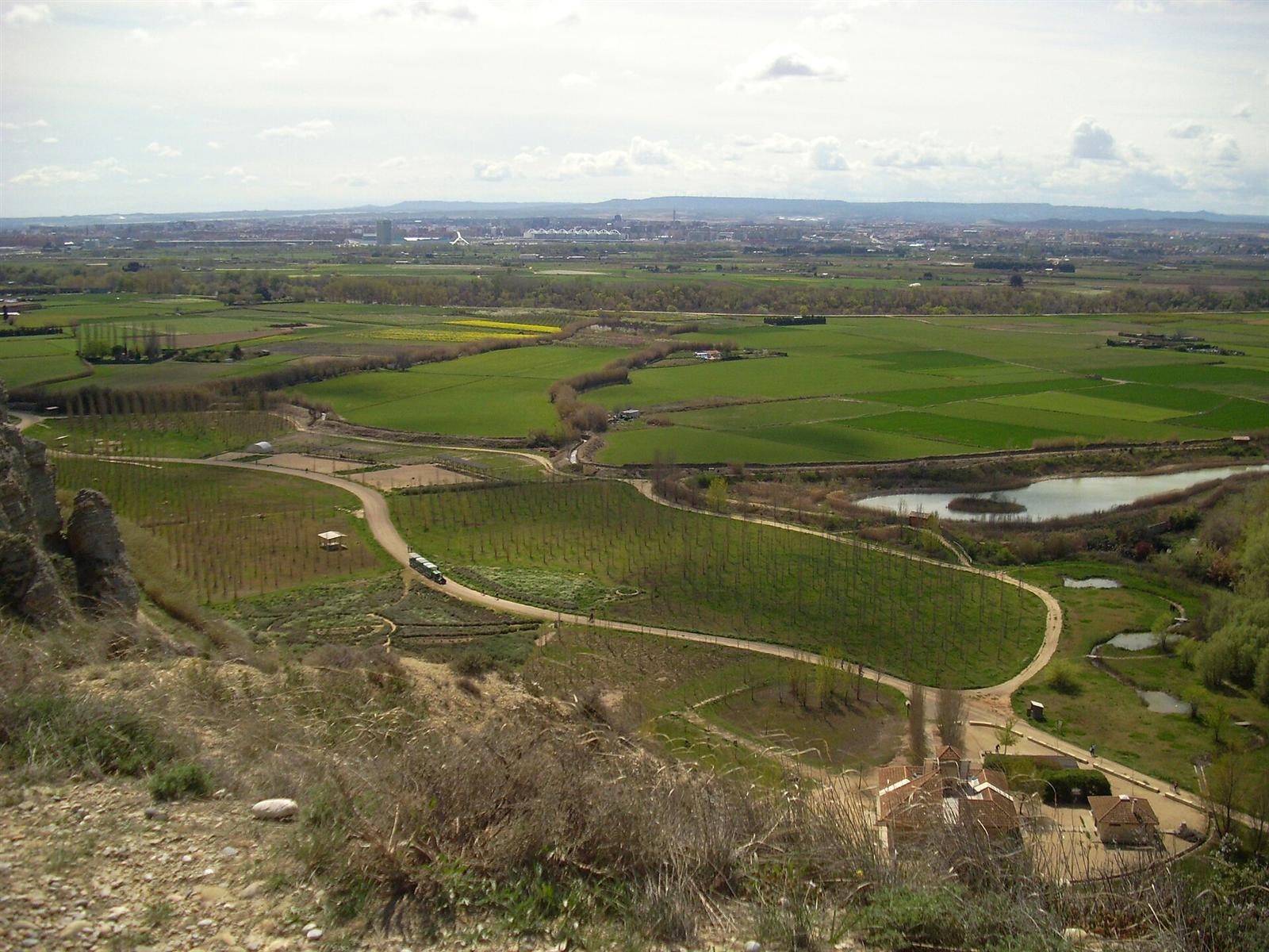 Vista panorámica del galacho, el cortado y la vega cultivada