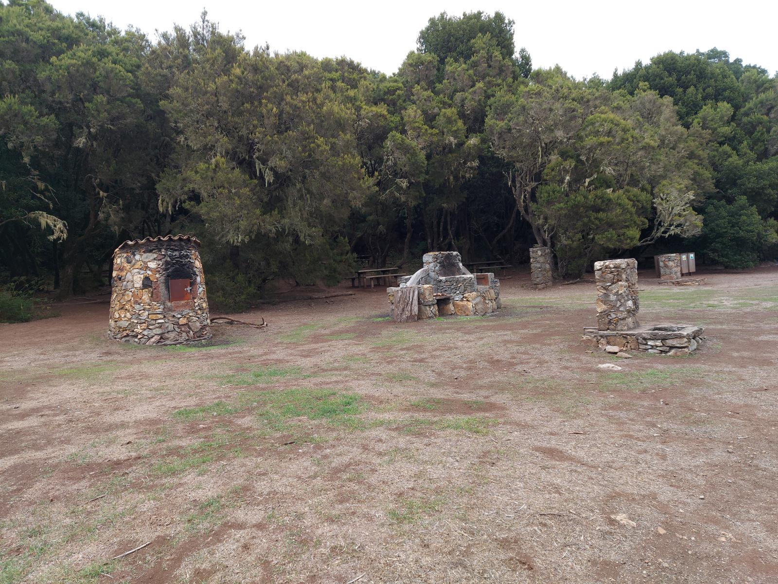Fogones de piedra en Laguna Grande