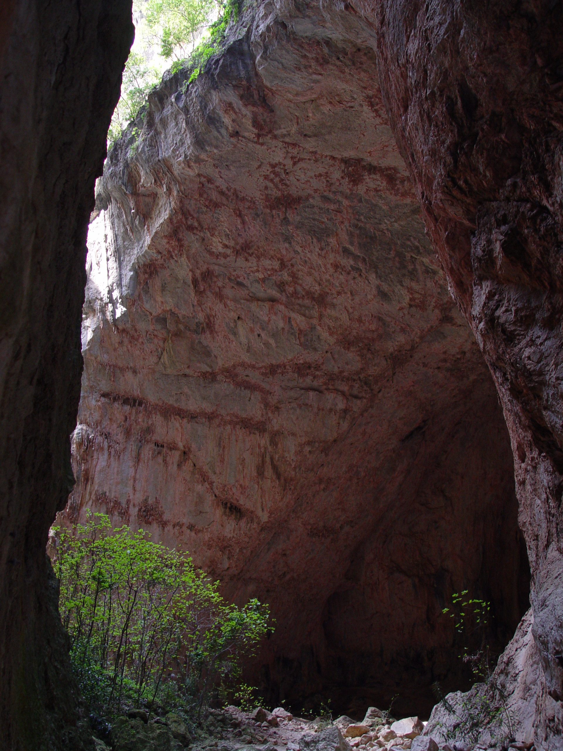 Interior de la Garganta Verde con sus paredes verticales, Grazalema, Cádiz