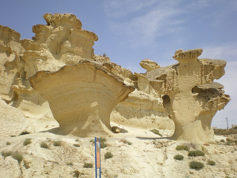 Gredas de Bolnuevo: formaciones geológicas junto a la playa de Bolnuevo, Mazarrón