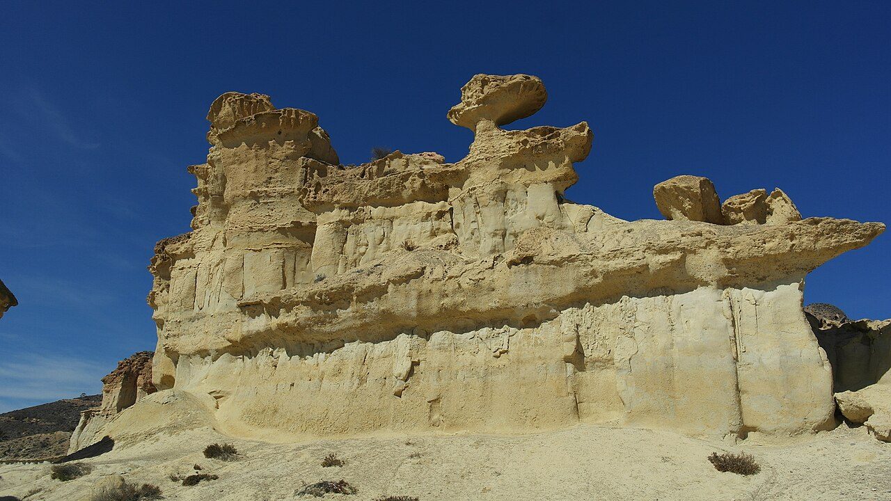 Formación rocosa de las Gredas de Bolnuevo junto a la costa de Mazarrón — Monumento Natural