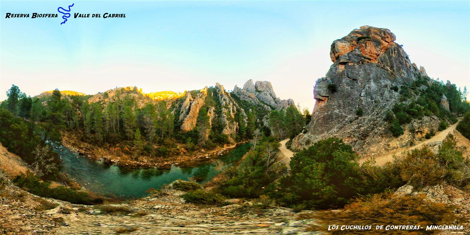 Vista panorámica del Parque Natural de las Hoces del Cabriel y la carretera de acceso, Villargordo del Cabriel, Valencia