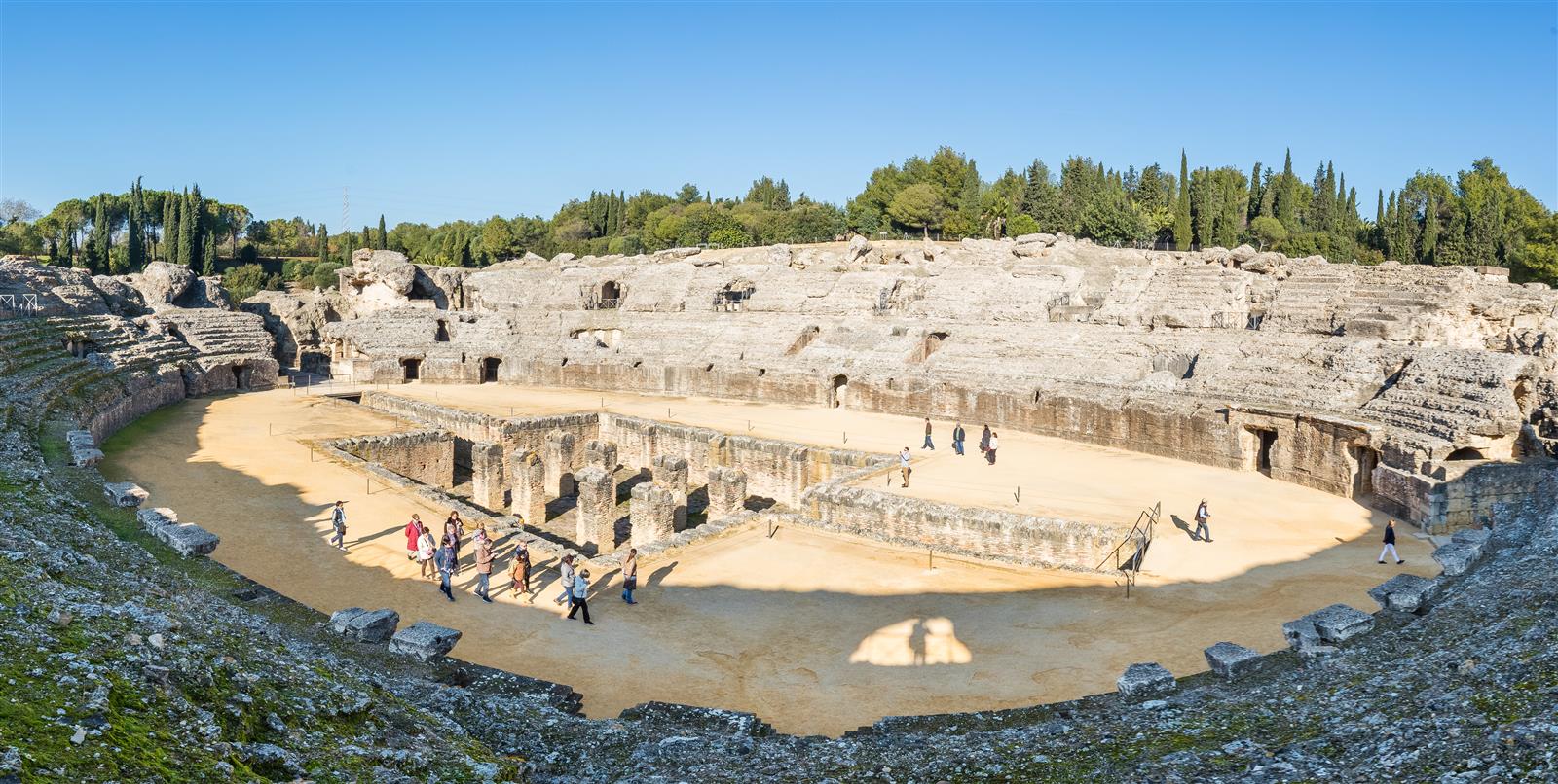Vista panorámica del anfiteatro romano del Conjunto Arqueológico de Itálica en Santiponce, Sevilla