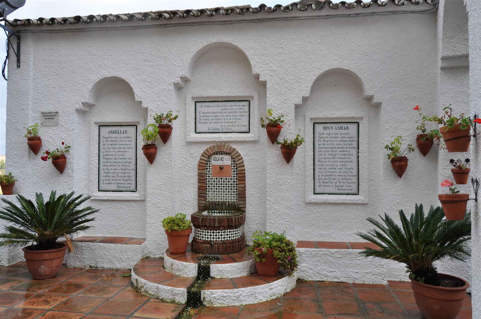 Fuente Hisn Ashar en el casco histórico de Iznájar
