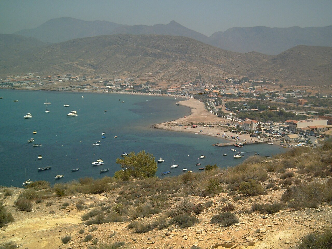 Pueblo marinero de La Azohía con la costa de Cartagena al fondo, Murcia