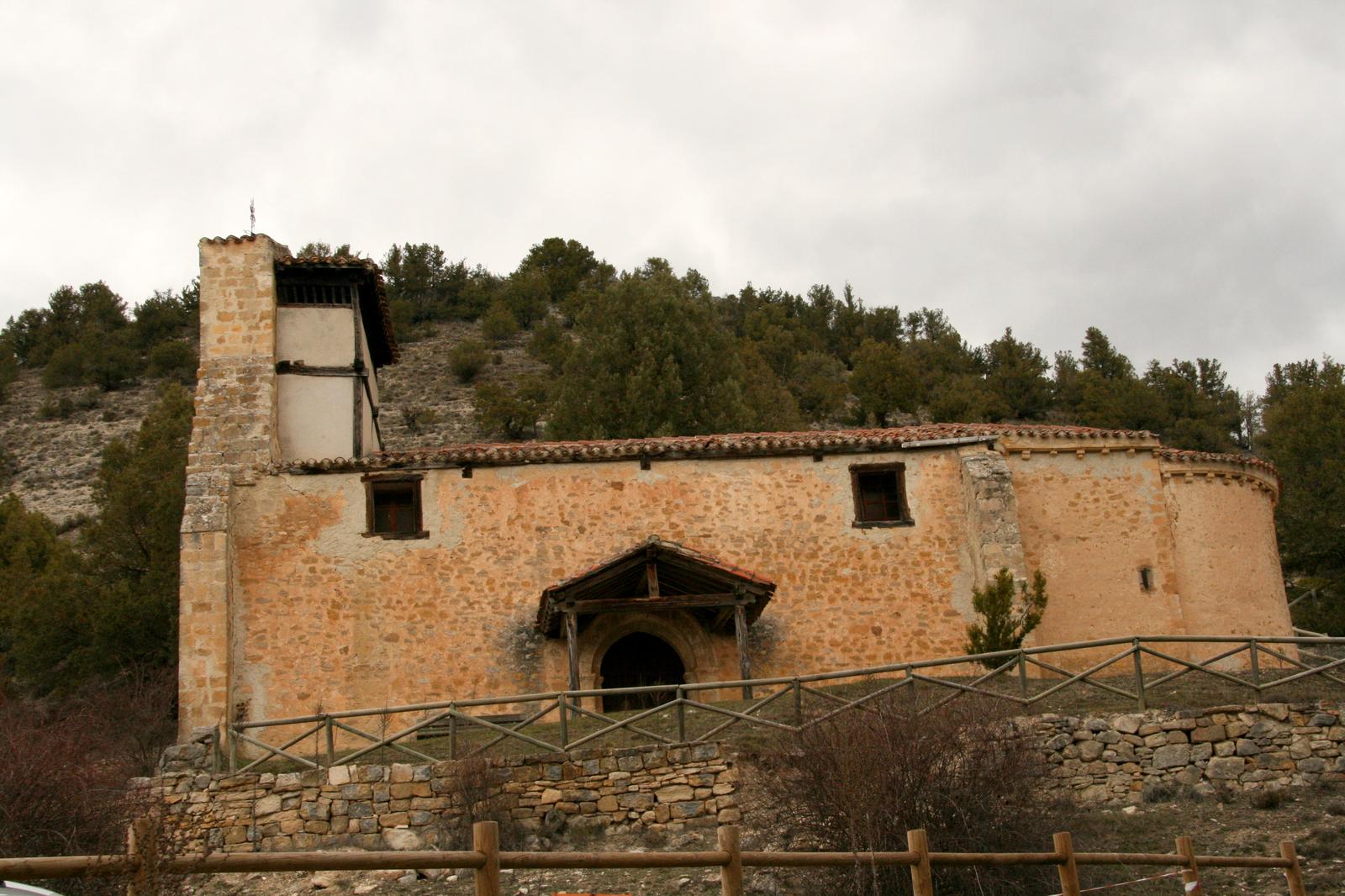 Ermita de la Virgen del Valle, junto al acceso P1