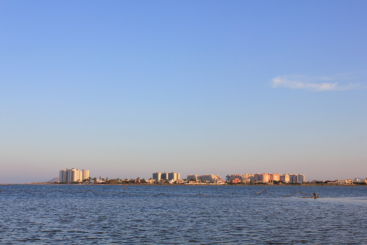 La franja de La Manga del Mar Menor vista desde el Mediterráneo, Murcia